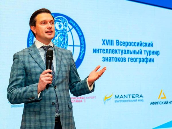 Школьники со всей России собрались в отеле-замке «Богатырь» на турнире по географии. Это был финал XVIII Всероссийского интеллектуального турнира, где 17 команд из 10 регионов продемонстрировали свои знания о мире и России.