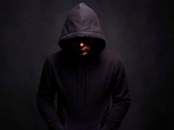 Дерзкий грабитель напал на семью ночью в Адлере