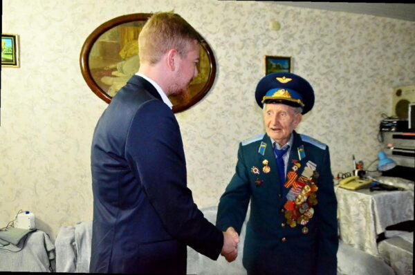 «Виктор Тепляков поздравил ветеранов Сочи с 80-летием Великой Победы»