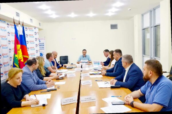 «Строительство спорткомплекса на Пластунке: Виктор Тепляков обсудил планы»