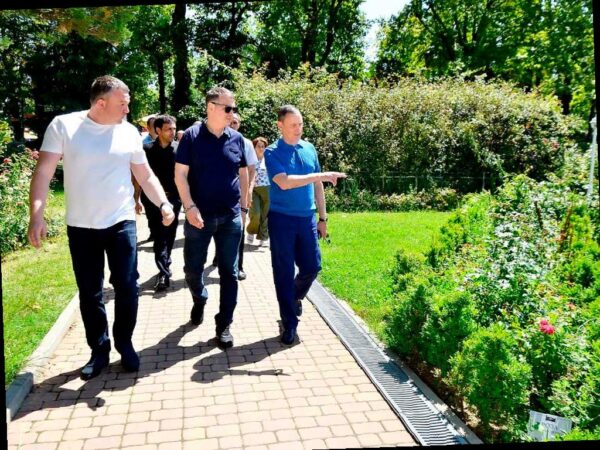 Депутат ЗСК Виктор Тепляков оценил благоустройство парка «Ривьера»