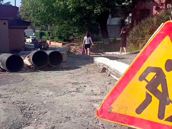 Водоканал Сочи заканчивает ремонт трубопровода на улице Чехова