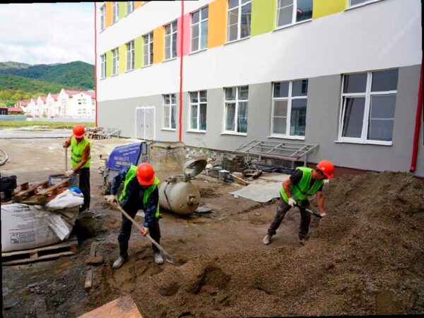Готовность новой школы в Лазаревском районе Сочи превышает 83%