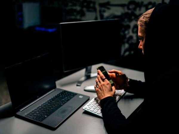 Две жительницы Адлера стали жертвами мошенников и потеряли более 3 млн рублей, сообщили в сочинском УВД.