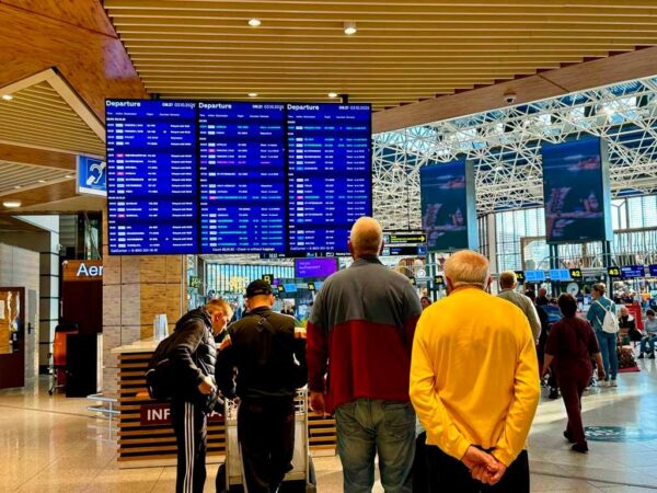 10 рейсов, летевших в Сочи, ушли на запасные аэродромы