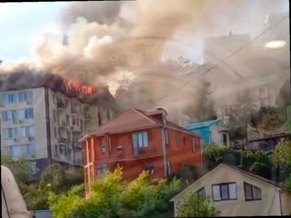 Пожар в многоэтажном доме на улице Альпийской в Сочи