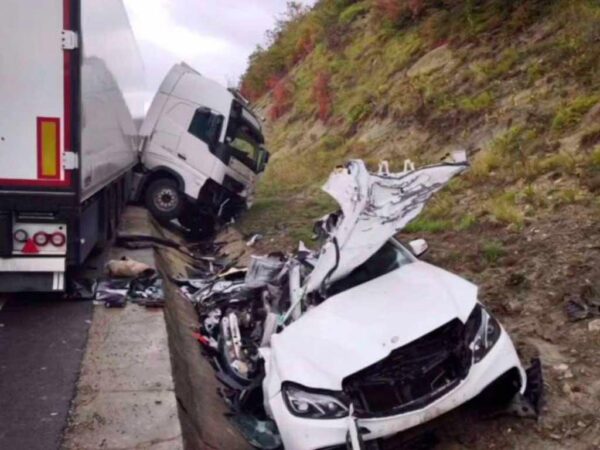 Четыре человека, включая двоих детей, погибли в результате аварии на трассе «Джубга — Сочи».