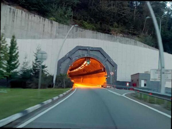 Один из тоннелей Дублёра Курортного проспекта закрыли в Сочи