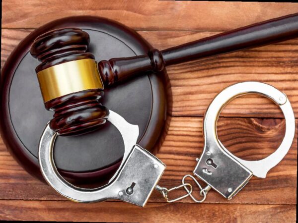 Жительница Сочи похитила стойку с украшениями