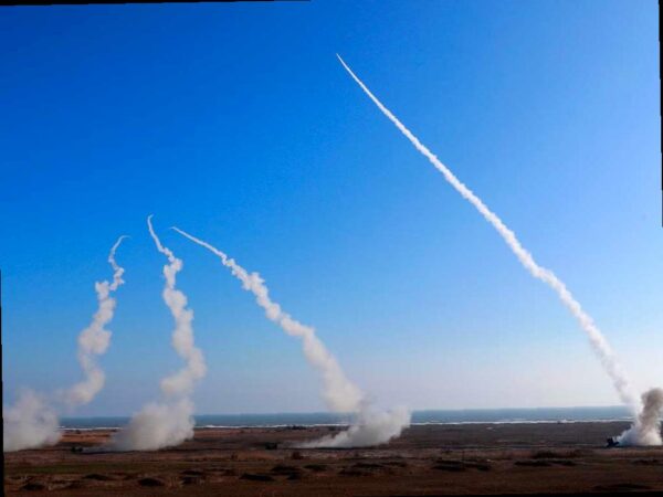 В городе Сочи действует система противовоздушной обороны (ПВО). Мэр Андрей Прошунин подтвердил это в своем телеграм-канале, сообщив о максимальной готовности служб и контроле ситуации оперштабом.