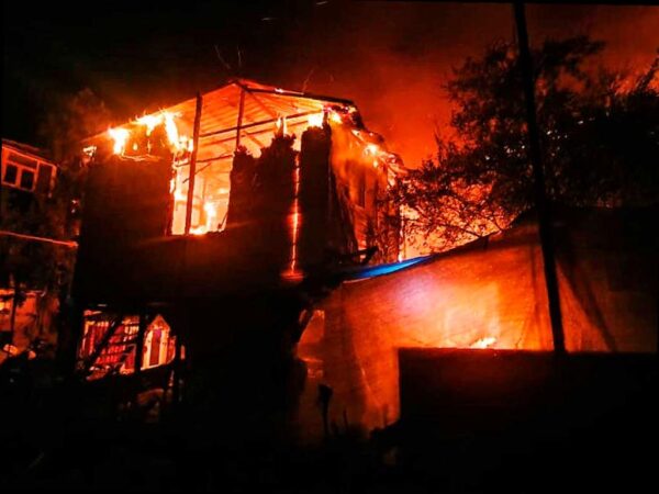 В посёлке Дагомыс в Сочи произошёл крупный пожар