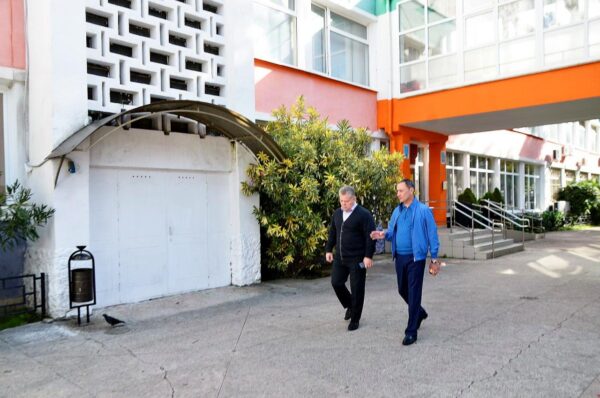 «Виктор Тепляков посетил гимназию №8 в Сочи»