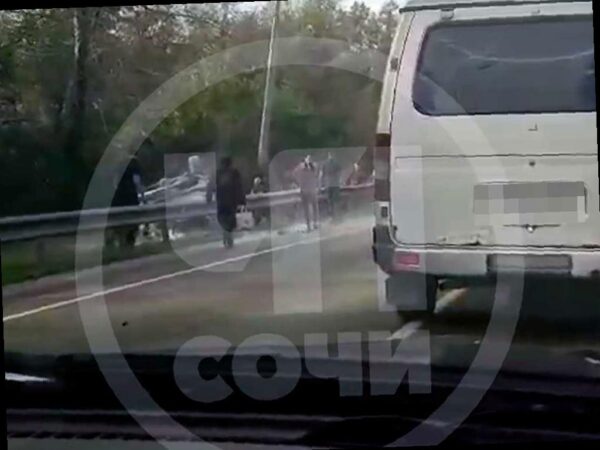 В Сочи произошло серьезное ДТП с перевернувшимся внедорожником и пострадавшими
