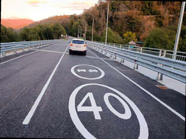 В Сочи открыли обновленный мост через реку Чемитоквадже