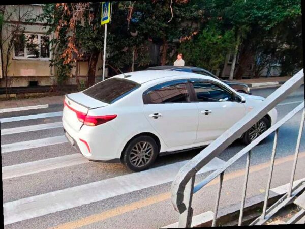 В центре Сочи на пешеходном переходе пострадал ребёнок