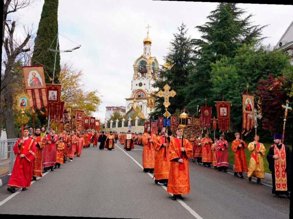 В Сочи ограничат движение на время крестного хода