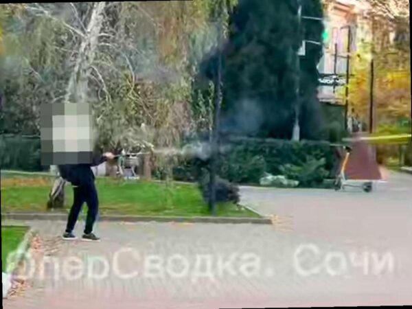 В Сочи подростки осквернили воинский мемориал
