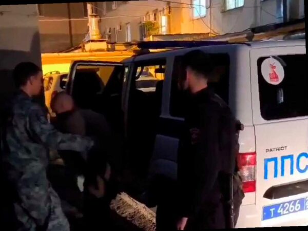 В Сочи подозреваемый попытался скрыться от полиции, бегя по реке