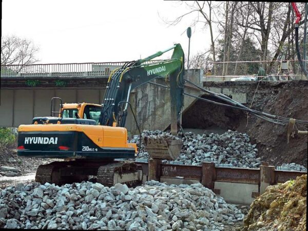 Ремонт моста через реку Мацеста в Сочи планируют завершить до конца года