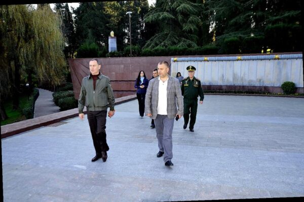 «Виктор Тепляков осмотрел Завокзальный мемориальный комплекс»