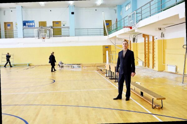 «Виктор Тепляков осмотрел спортивный комплекс университета в Сочи»