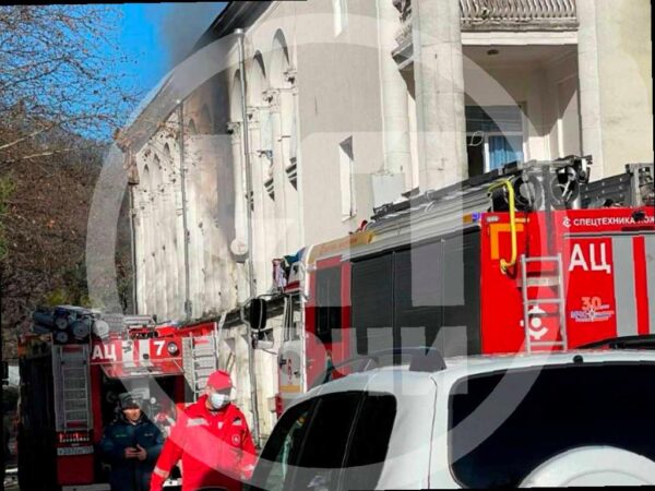В пожаре в Сочи спасли двух человек