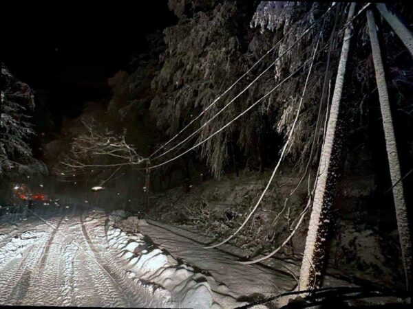 В Сочи временно отключат электричество на нескольких улицах из-за непогоды