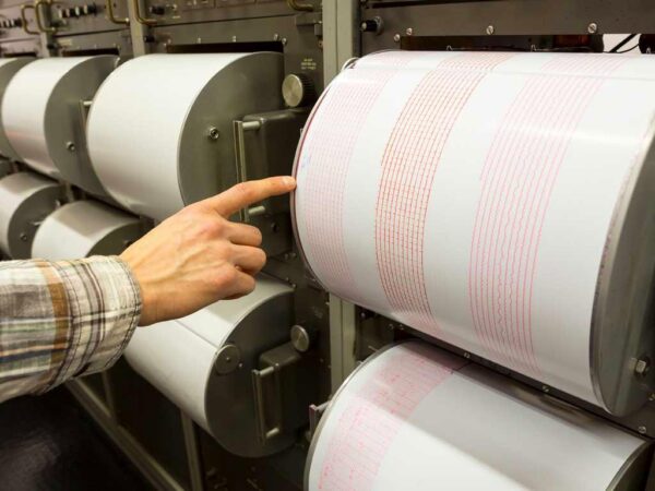 Землетрясение магнитудой 4,1 произошло в Лазаревском районе Сочи в субботу, 6 декабря, в 13:13 по московскому времени. Об этом сообщает агентство РИА Новости, ссылаясь на данные Европейско-Средиземноморского сейсмологического центра.