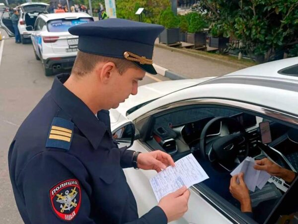 В Сочи начали бороться с нелегальными таксистами