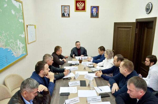 «Виктор Тепляков заслушал мнения по парковке у реки»