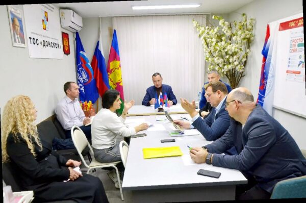 «Виктор Тепляков встретился с жителями Центрального района Сочи»