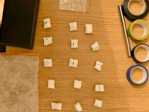 Жители Адлера помогли полиции задержать мужчину с наркотиками