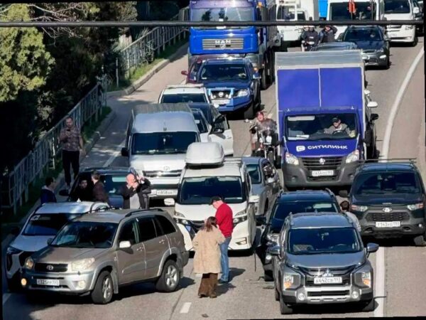 Массовое ДТП вызвало пробки в Адлере