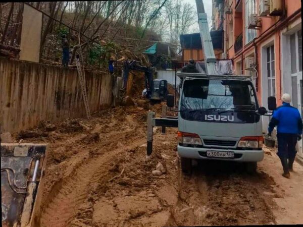 В Адлере произошел повторный оползень на улице Петрозаводской
