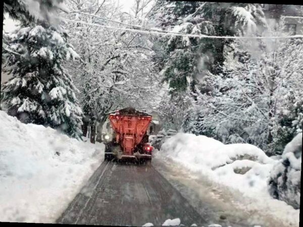 Сочи: чистят улицы от снега