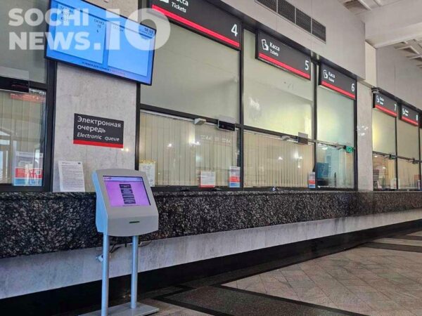 Из-за плохой погоды отложены отправления нескольких поездов в Адлер