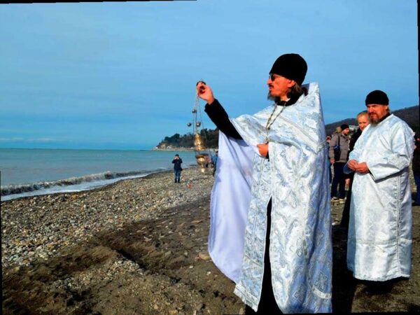 Крещение в Сочи: где принять участие в православном празднике?