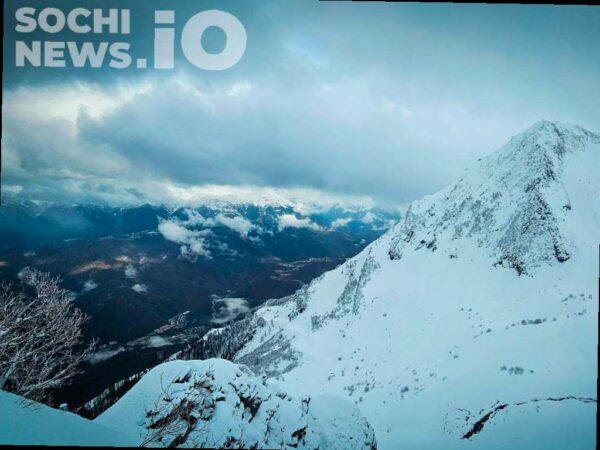 Спасатели искали фрирайдера в горах Сочи, но его нашли в отеле