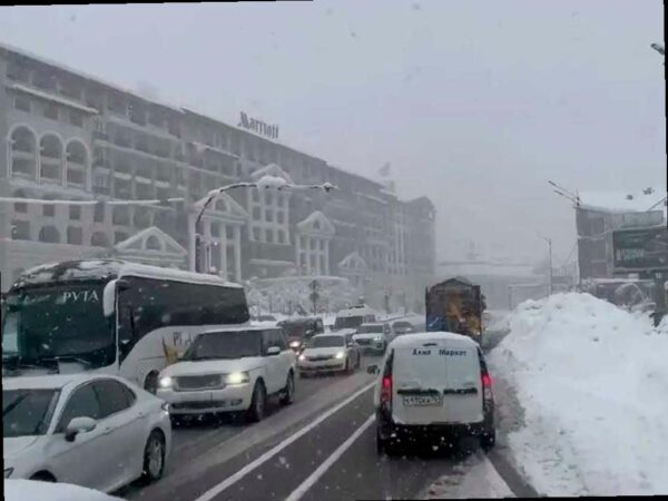 В Сочи возбудили 11 дел из-за некачественной уборки дорог во время снегопада