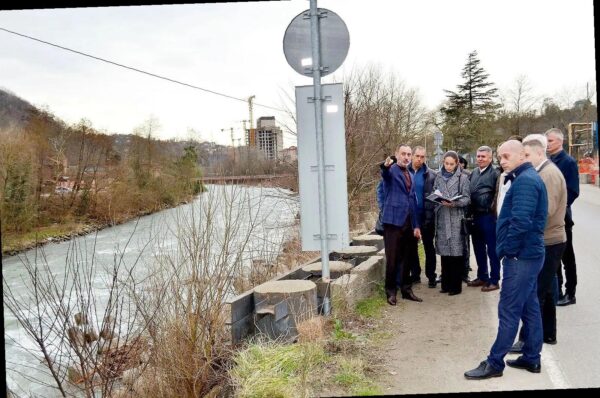 «Виктор Тепляков озаботился оползнем на ул. Краснодонская в Сочи»
