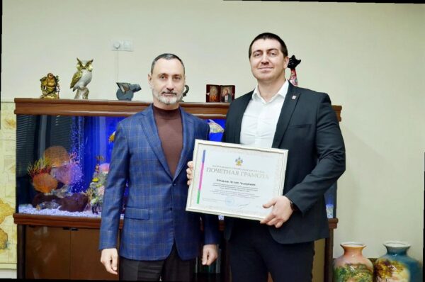 «Виктор Тепляков наградил лучших специалистов Сочи за заслуги»