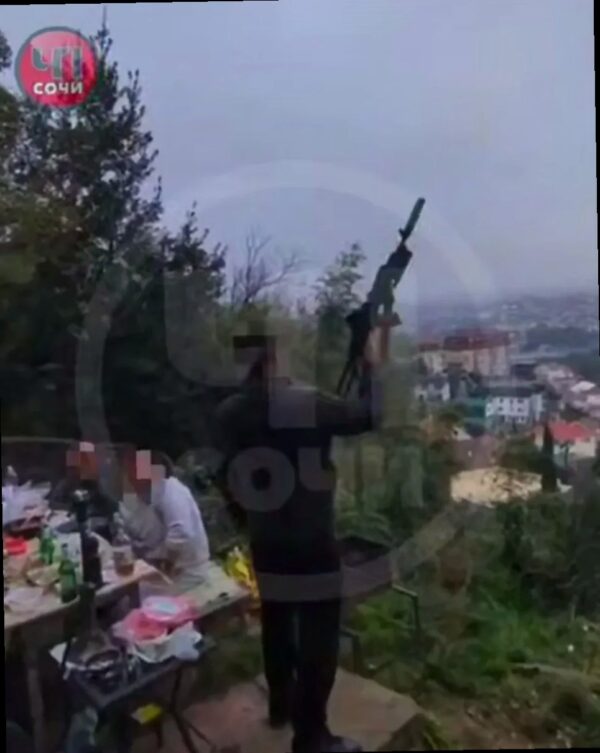 В Сочи полиция проводит проверку после стрельбы в общественном месте