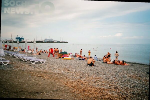 К лету в Сочи откроют 11 новых пляжей